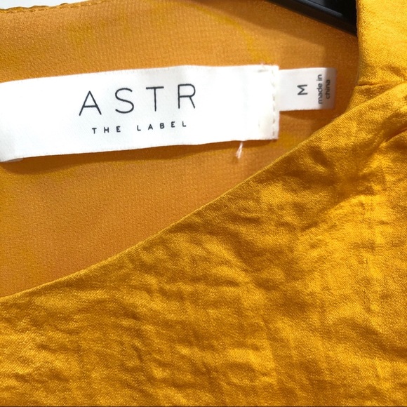 Astr The Label Satin Smocked Keyhole Back Blouse - Picture 2 of 8